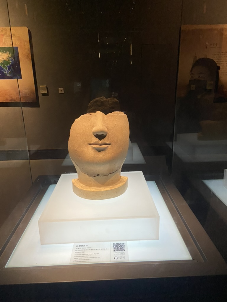 洛阳-泥塑佛面像